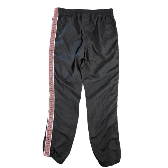 🔥RARE Umbro Premier Nylon Track Pants – Men's Size Large – Retro Y2K Style🔥 - Picture 2 of 7